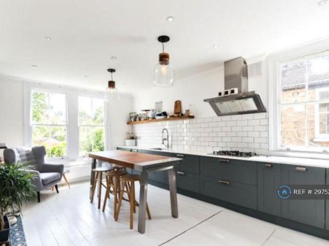 Clive Road, London, SE21 2 bed flat to rent £2,350 pcm £542 pw