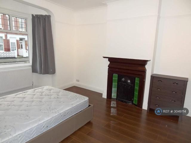 Clive Road, London, SW19 4 bed terraced house to rent £3,500 pcm £808 pw