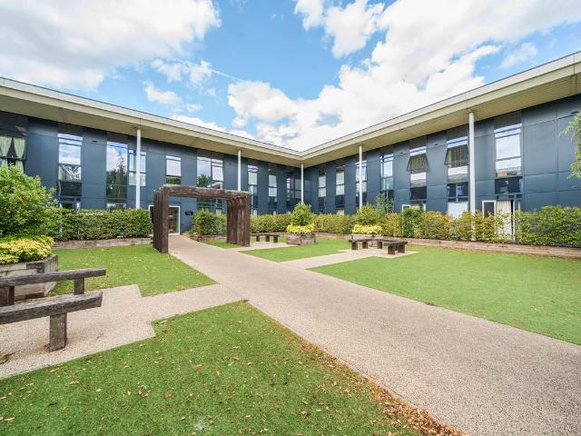 Clivemont Road, Maidenhead SL6, 1 bed flat to rent, £1,250 pcm | PrimeLocation