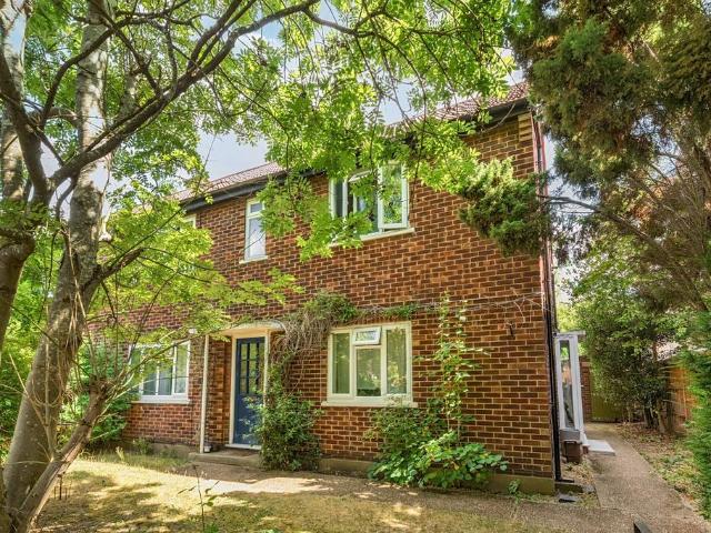 Cliveden Road, Wimbledon, London, SW19 2 bed flat to rent £2,300 pcm £531 pw