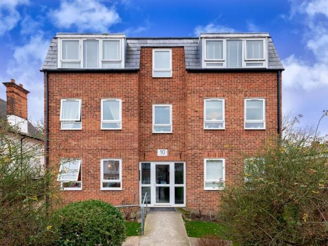 Clivedon, Highams Park, London E4, 2 bed property to rent, £1,900 pcm | PrimeLocation
