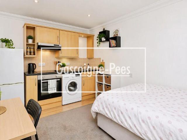 Cliddesden Road, Basingstoke, RG21 Studio to rent £775 pcm £179 pw