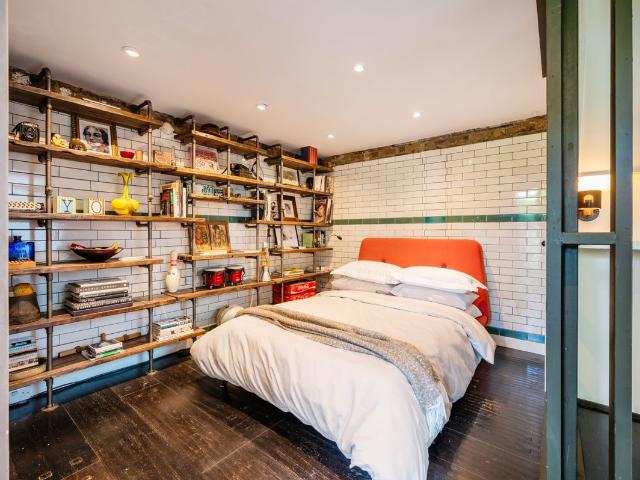 Clifden Road, Brentford TW8, 3 bed flat to rent, £5,000 pcm | PrimeLocation