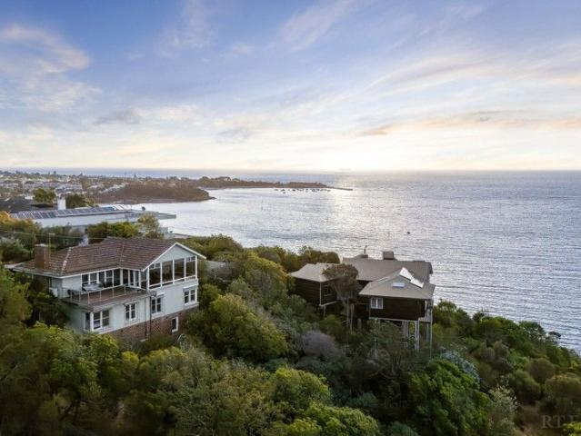 Cliff Top Prestige Above Mills Beach