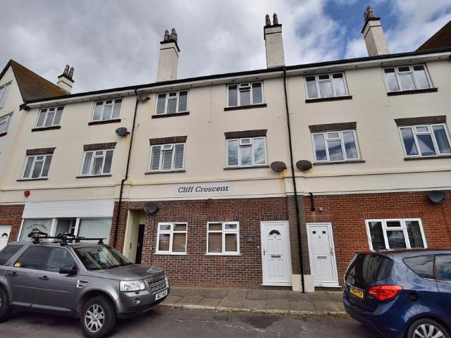 Cliff Crescent, Marine Drive, Barton. 2 bed flat to rent £1,250 pcm £288 pw