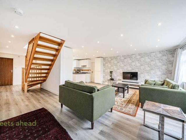 Cliff End, Purley, CR8