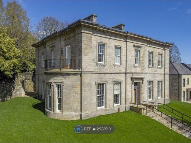 Cliff Oaks, Leeds LS12, 4 bed flat to rent, £2,500 pcm | PrimeLocation