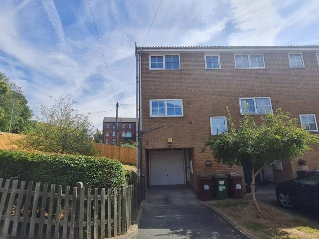 Cliff Park Avenue, Wakefield, West Yorkshire WF1, 3 bed end terrace house to rent, £1,200 pcm | PrimeLocation