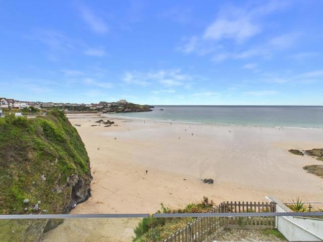 Cliff Road, Cornwall TR7 2 bed flat to rent £1,495 pcm £345 pw