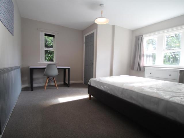 Cliff Road Gardens, Hyde Park, Leeds, West Yorkshire LS6, 3 bed flat to rent, £2,015 pcm | PrimeLocation