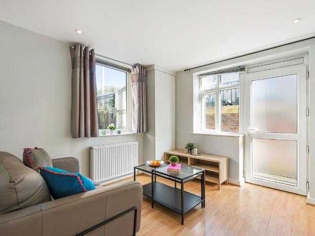 Cliff Road, Leeds LS6, 1 bed flat to rent, £953 pcm | PrimeLocation