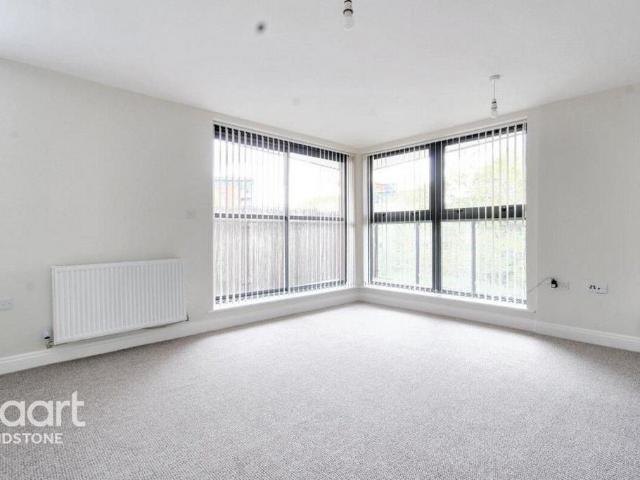 Clifford Way, Maidstone 2 bed apartment to rent £1,375 pcm £317 pw