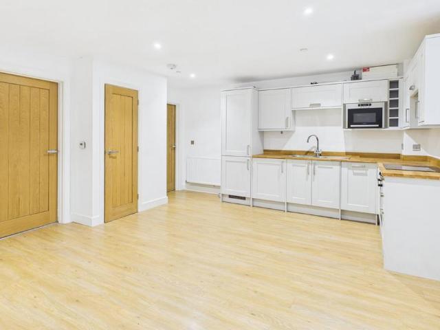 Clifford Road, Clifford Chambers 2 bed apartment to rent £1,050 pcm £242 pw