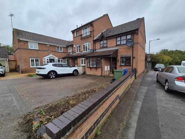 Clifford Road, Grays, RM16 3 bed end of terrace house to rent £1,900 pcm £438 pw