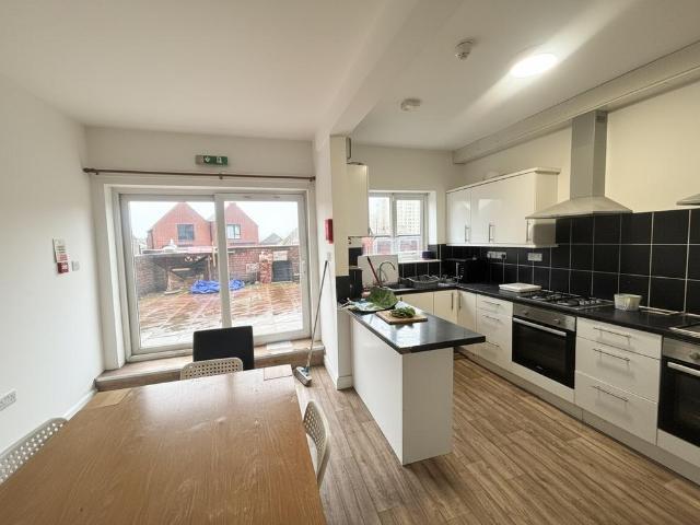 Clifford Street 4 bed, Radford NG7 4 bed house to rent £2,260 pcm £522 pw