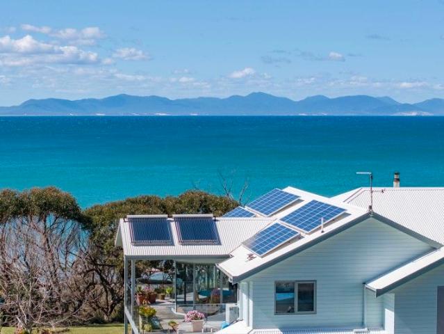 Clifftop Sanctuary with Breathtaking Prom Views