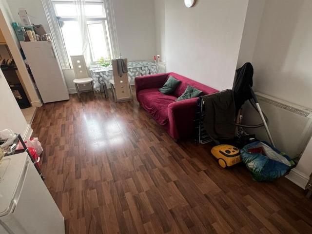 Clifftown Road, Southend on Sea 2 bed flat to rent £1,250 pcm £288 pw
