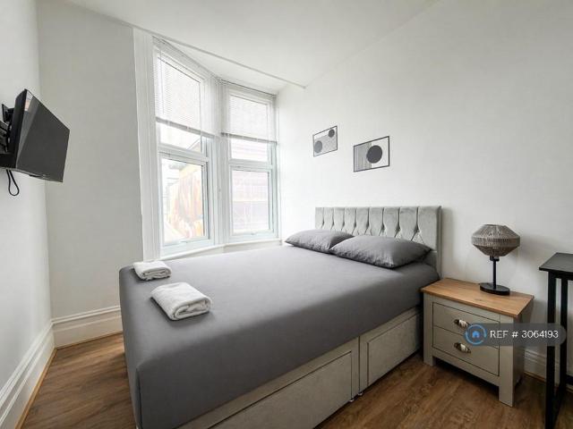 Clifftown Road, Southend On Sea, SS1 1 bed in a house share to rent £625 pcm £144 pw