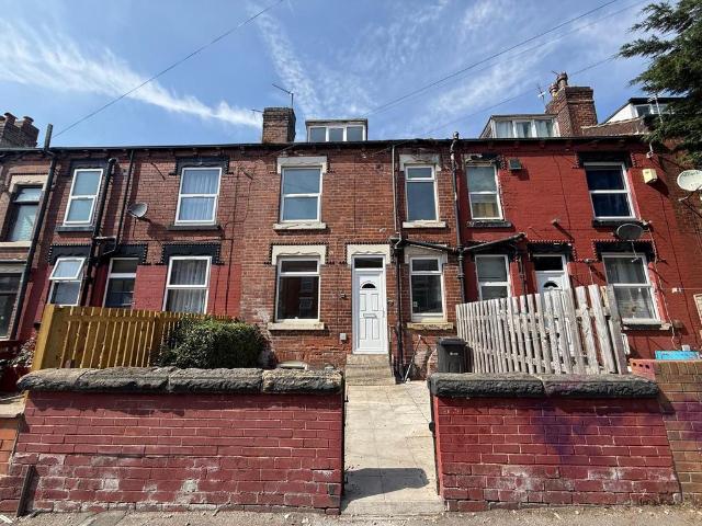 Clifton Mount, Leeds, LS9 2 bed terraced house to rent £950 pcm £219 pw