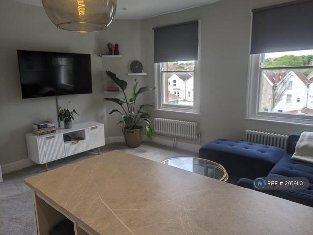 Clifton, Bristol, BS8 1 bed flat to rent £2,150 pcm £496 pw