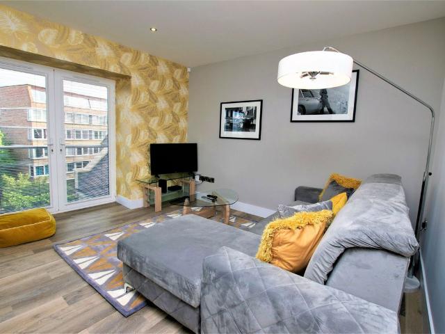 Clifton BS8, 2 bed flat to rent, £3,784 pcm | PrimeLocation
