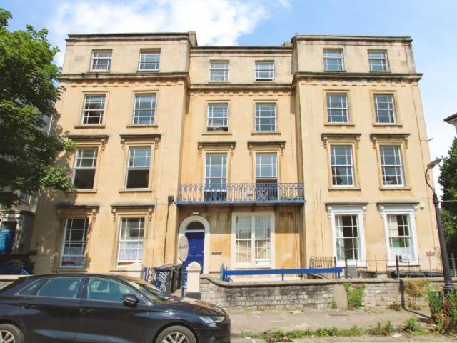 Clifton BS8 2 bed flat to rent £1,600 pcm £369 pw