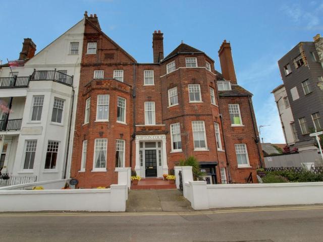Clifton Court, Southend On Sea SS1 1 bed apartment to rent £950 pcm £219 pw