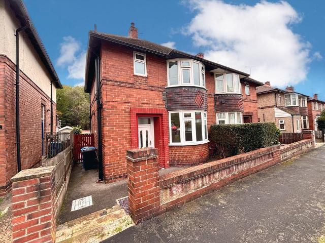 Clifton Crescent, Sheffield, S9 3 bed semi detached house to rent £1,050 pcm £242 pw