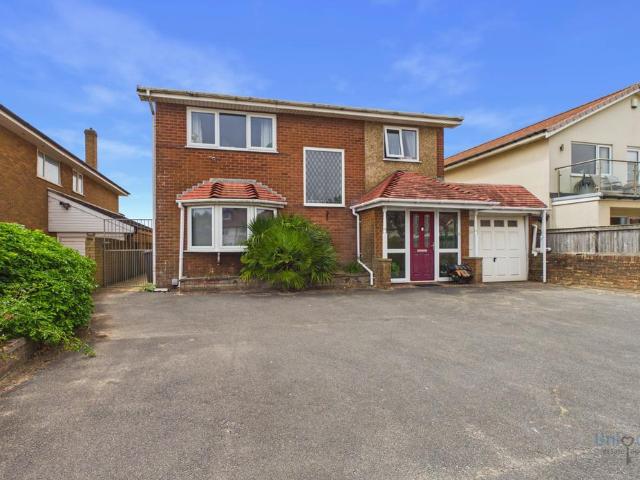 Clifton Drive North, Lytham St. 5 bed detached house to rent £2,500 pcm £577 pw