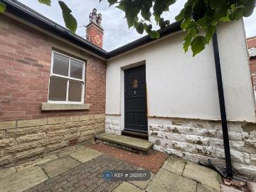 Clifton Drive North, Lytham St Annes FY8, 2 bed bungalow to rent, £850 pcm | PrimeLocation