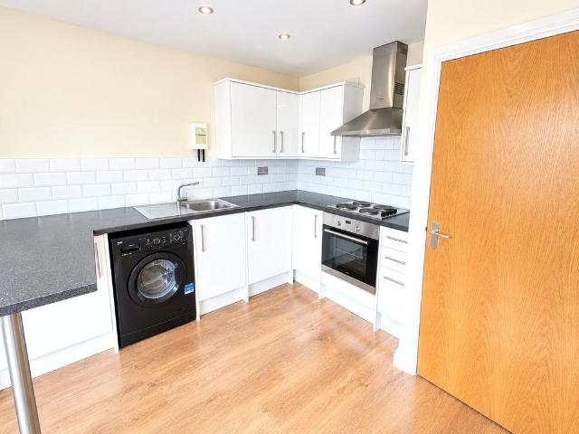 Clifton Drive, Northwich, CW9 1 bed flat to rent £650 pcm £150 pw