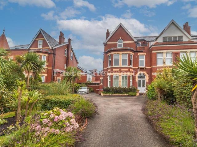 Clifton Drive South, Lytham St. Annes. 1 bed flat to rent £595 pcm £137 pw