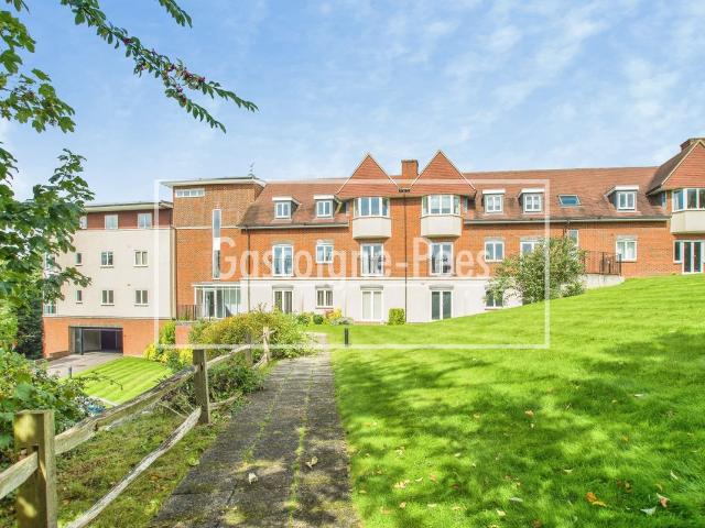 Clifton Heights, Dorking RH4, 2 bed flat to rent, £1,675 pcm | PrimeLocation