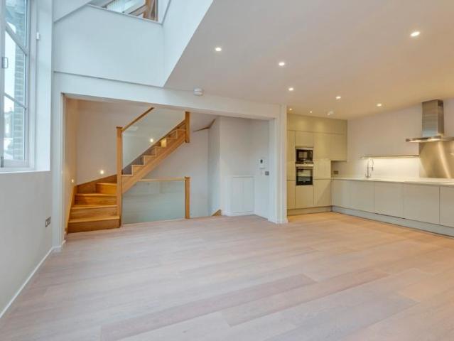 Clifton Hill, London NW8 2 bed mews to rent £5,900 pcm £1,362 pw