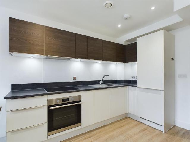 Clifton House Broadway, Peterborough PE1 1 bed apartment to rent £875 pcm £202 pw
