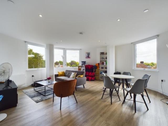 Clifton House Broadway, Peterborough PE1 2 bed apartment to rent £1,125 pcm £260 pw