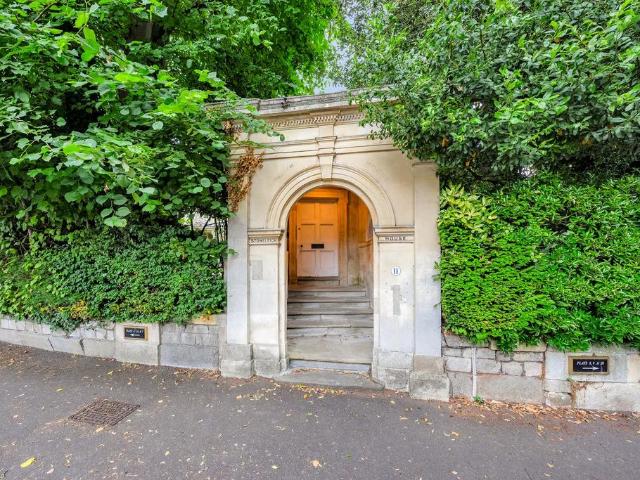Clifton Park, Clifton 1 bed ground floor flat to rent £1,350 pcm £312 pw