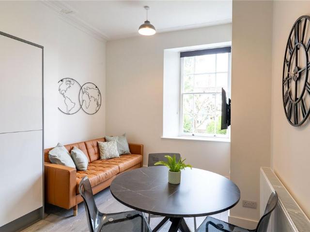Clifton Park Road, Clifton, Bristol. 3 bed apartment to rent £2,800 pcm £646 pw