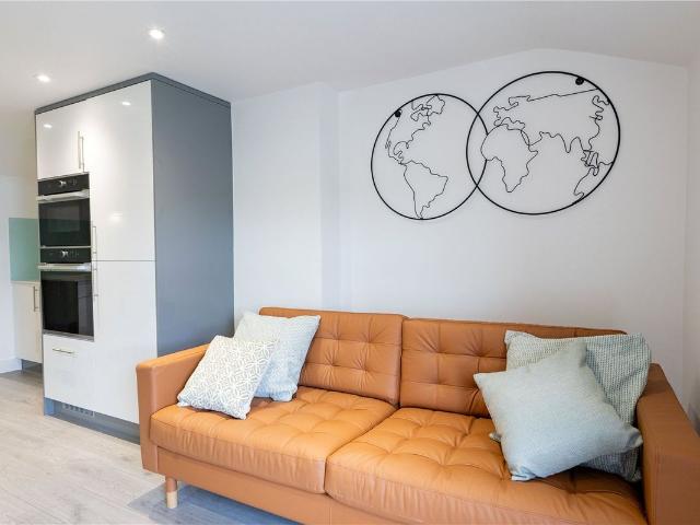 Clifton Park Road, Clifton, Bristol, Bristol BS8, 3 bed flat to rent, £2,800 pcm | PrimeLocation