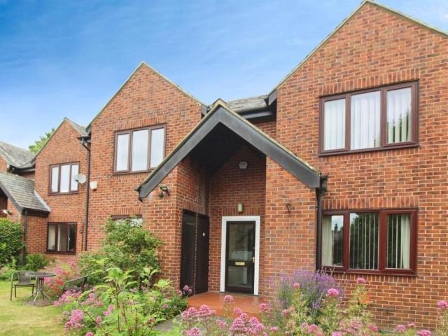 Clifton Place, Pudsey LS28, 2 bed flat to rent, £850 pcm | PrimeLocation
