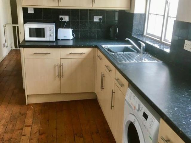 Clifton Place, Plymouth PL4, 4 bed flat to rent, £455 pcm | PrimeLocation