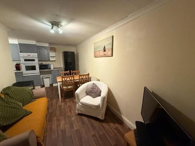 Clifton Place, Plymouth PL4 4 bed house to rent £2,236 pcm £516 pw