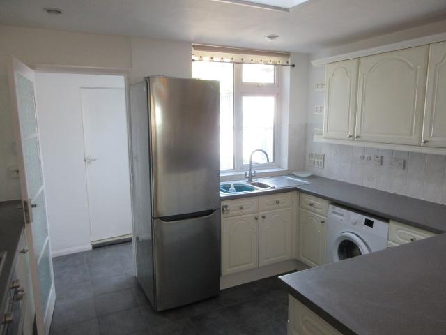 Clifton Rd, Loughton IG10, 2 bed terraced house to rent, £1,850 pcm | PrimeLocation