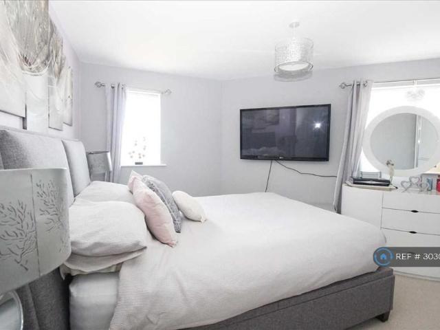 Clifton Road, Cramlington, NE23 3 bed semi detached house to rent £1,100 pcm £254 pw