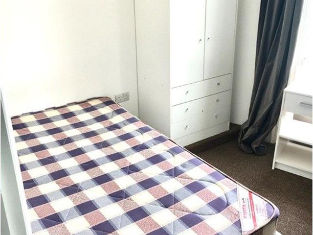 Clifton Road, Bristol BS8, 4 bed flat to rent, £3,100 pcm | PrimeLocation