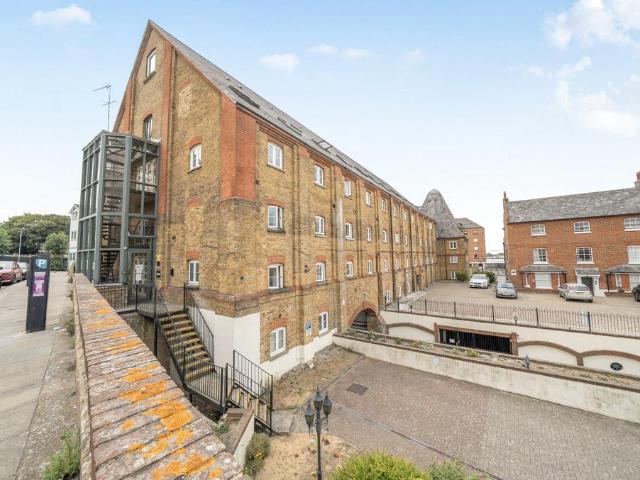 Clifton Road, Gravesend, Kent, DA11 1 bed apartment to rent £1,150 pcm £265 pw