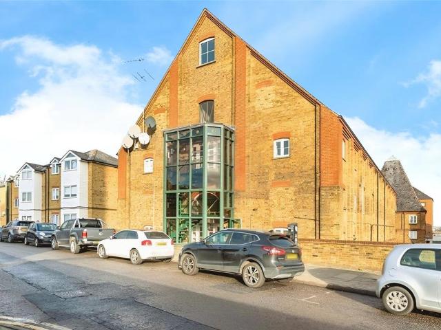 Clifton Road, Kent DA11 1 bed flat to rent £1,000 pcm £231 pw