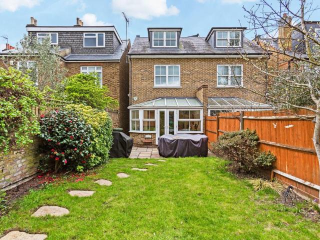 Clifton Road, Kingston Upon Thames. 4 bed house to rent £4,700 pcm £1,085 pw