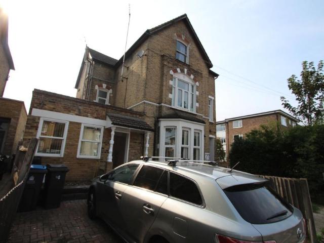 Clifton Road, Kingston upon Thames KT2 1 bed maisonette to rent £1,375 pcm £317 pw