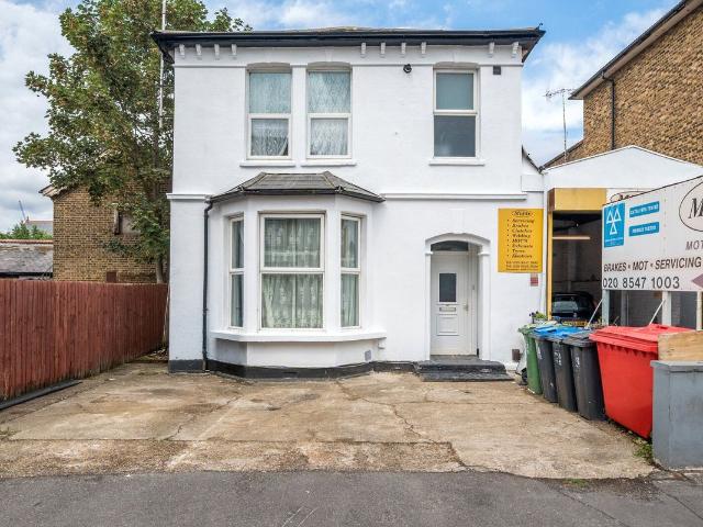 Clifton Road, Kingston Upon Thames KT2, 3 bed maisonette to rent, £2,500 pcm | PrimeLocation